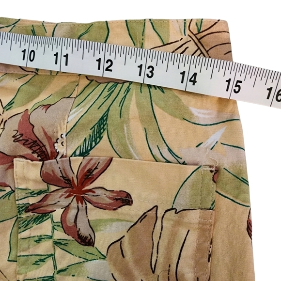 Urban Outfitters Floral Hawaiian Print Shorts Womens Large - Picture 5 of 7
